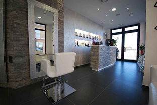 以贊美為鑰，開啟美發造型與飾品銷售新篇章